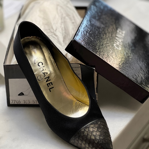 CHANEL Black and Gold Heels-Vintage